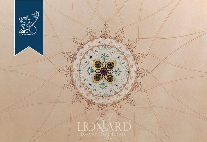 Image No.69-12 Bed Villa for sale