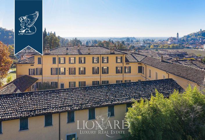 Image No.7-12 Bed Villa for sale