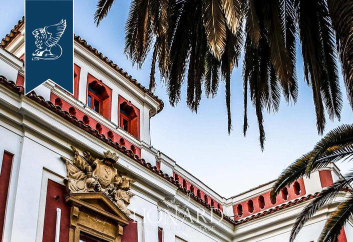 Image No.6-12 Bed Villa for sale