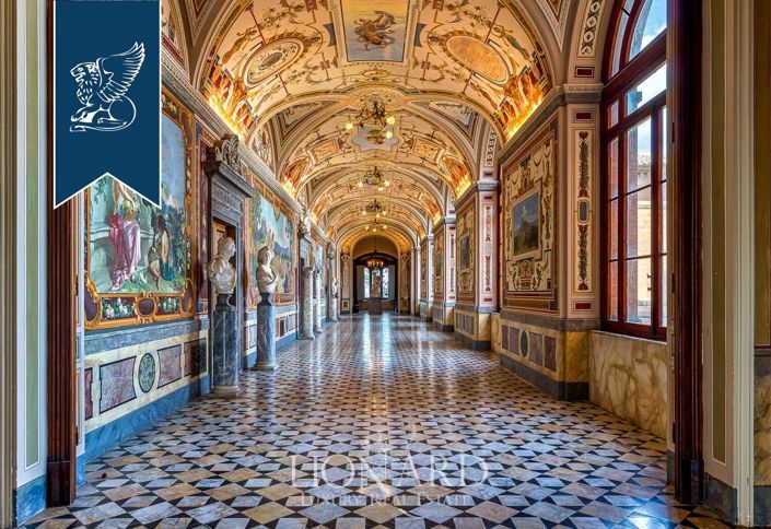 Image No.18-35 Bed Property for sale