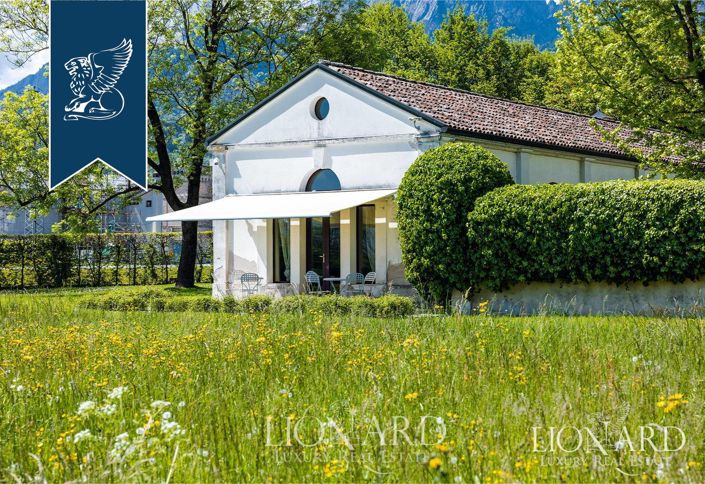 Image No.13-12 Bed Villa for sale