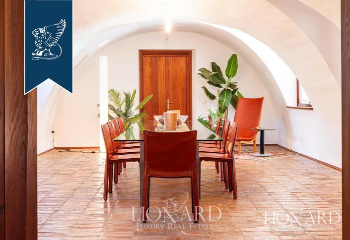 Image No.27-12 Bed Villa for sale