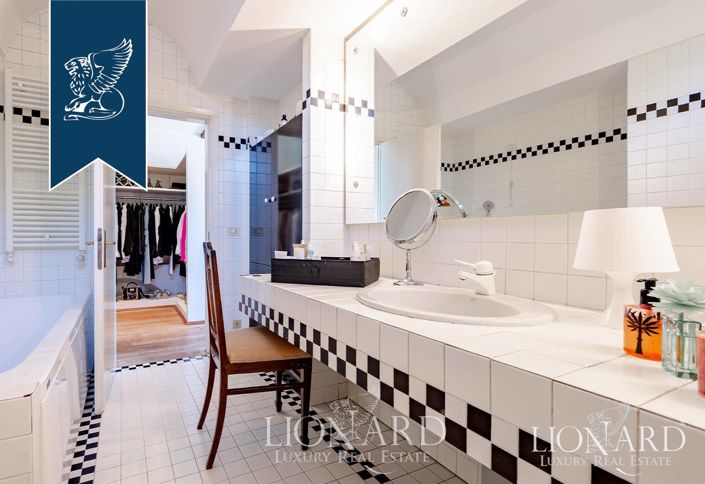 Image No.55-12 Bed Villa for sale