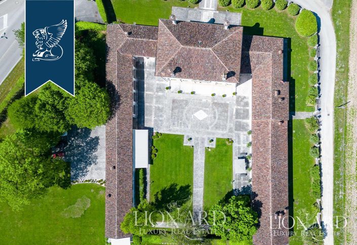 Image No.68-12 Bed Villa for sale