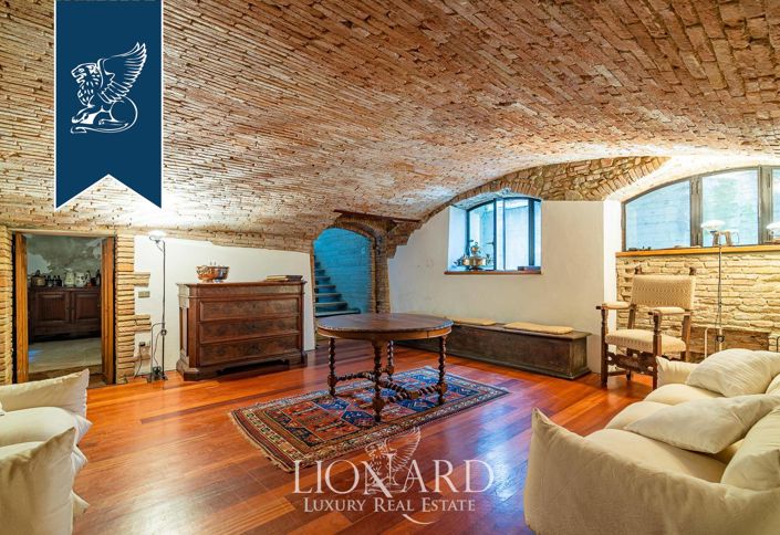 Image No.60-12 Bed Villa for sale