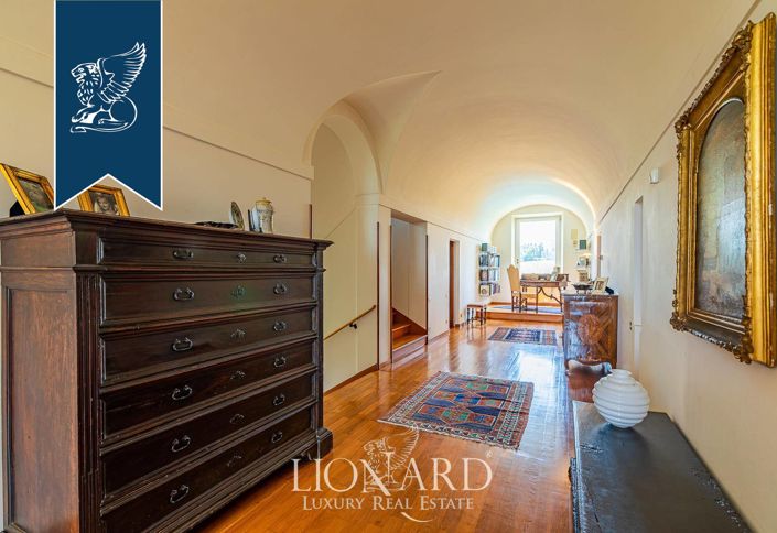 Image No.66-12 Bed Villa for sale