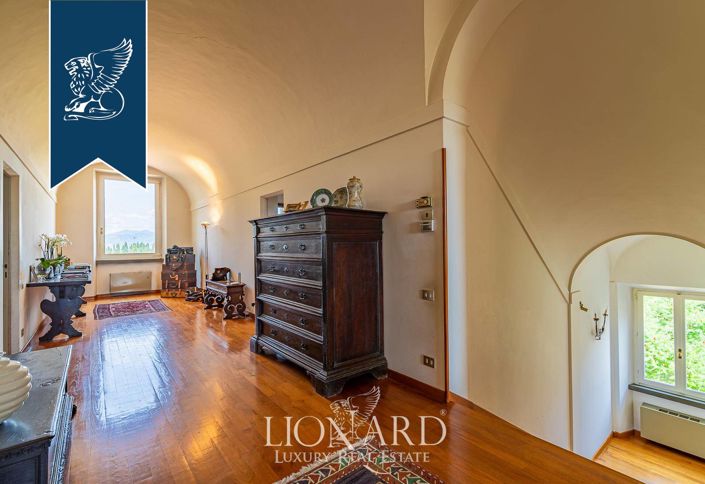 Image No.67-12 Bed Villa for sale