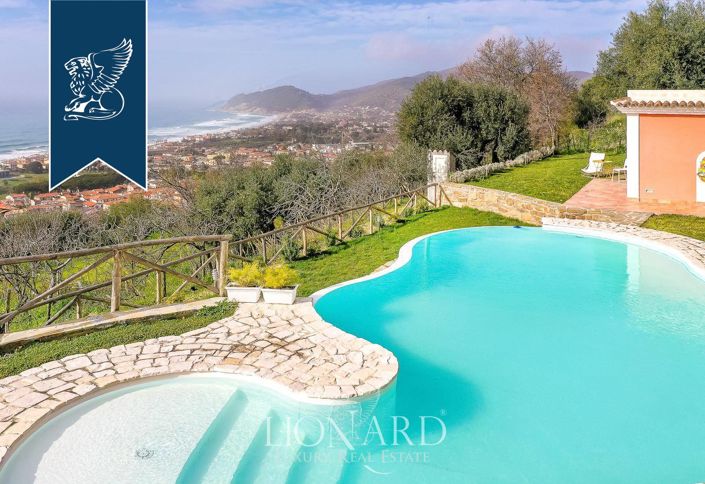 Image No.8-9 Bed Villa for sale