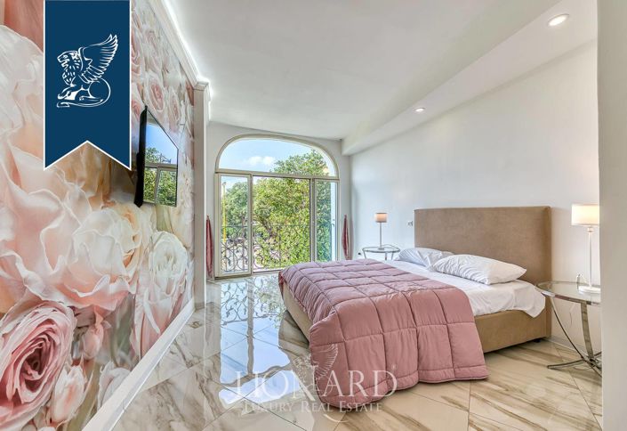 Image No.12-7 Bed Property for sale