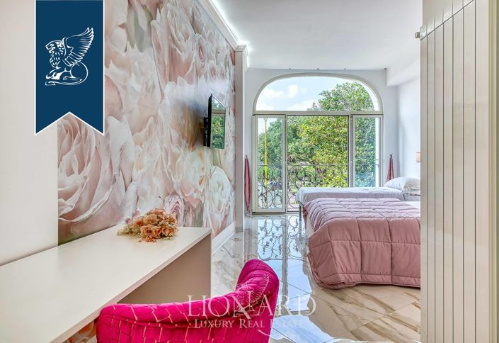 Image No.14-7 Bed Property for sale