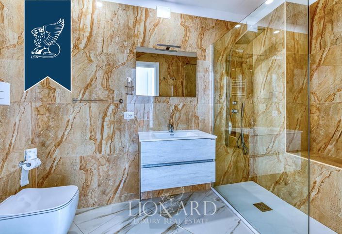 Image No.15-7 Bed Property for sale