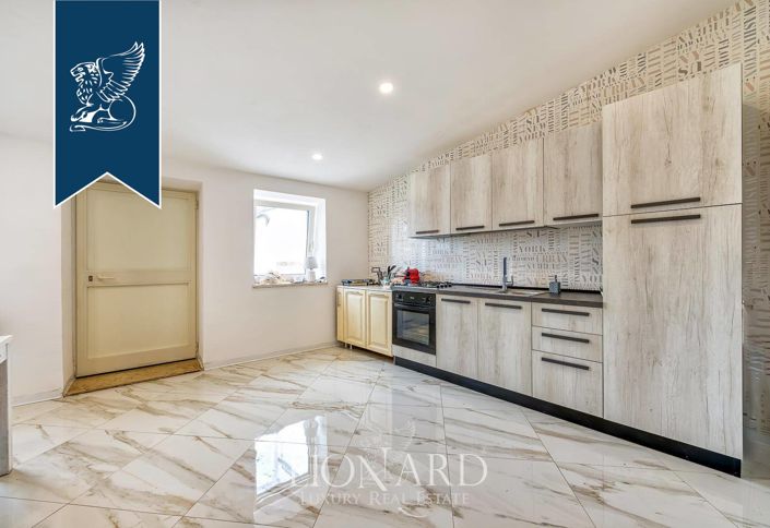 Image No.16-7 Bed Property for sale