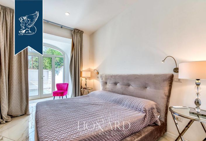 Image No.8-7 Bed Property for sale