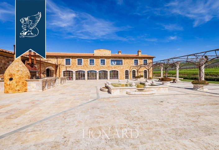 Image No.7-17 Bed Villa for sale