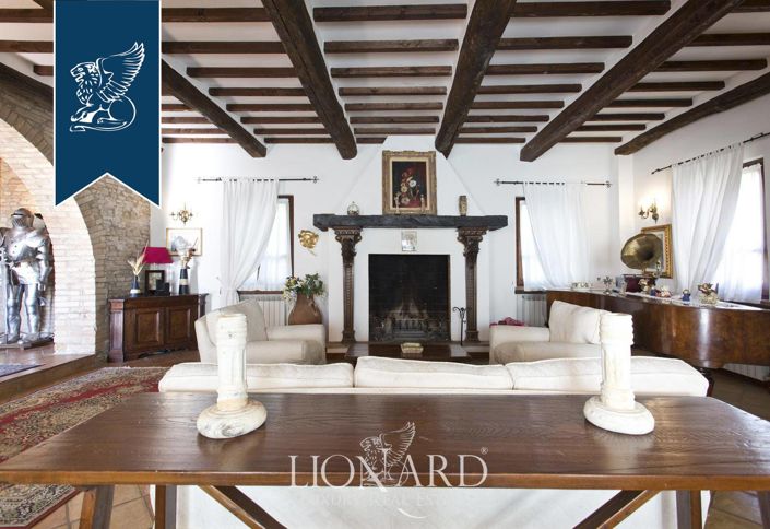 Image No.36-12 Bed Villa for sale