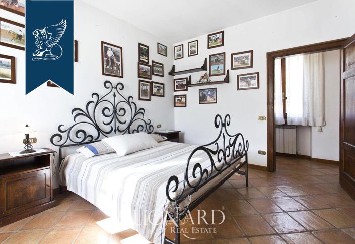 Image No.60-12 Bed Villa for sale