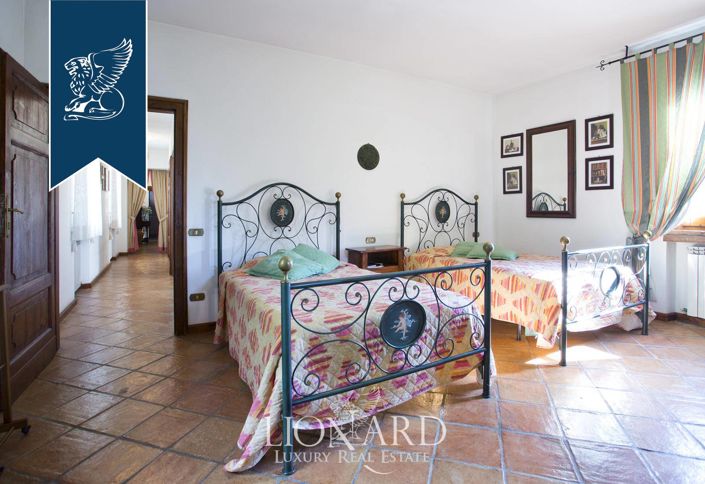 Image No.62-12 Bed Villa for sale