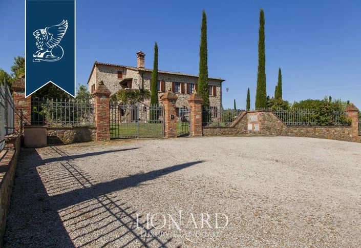 Image No.19-14 Bed Farmhouse for sale