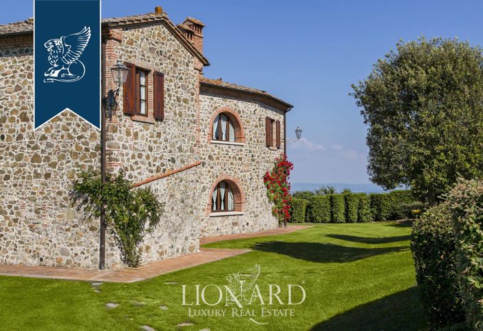 Image No.25-14 Bed Farmhouse for sale