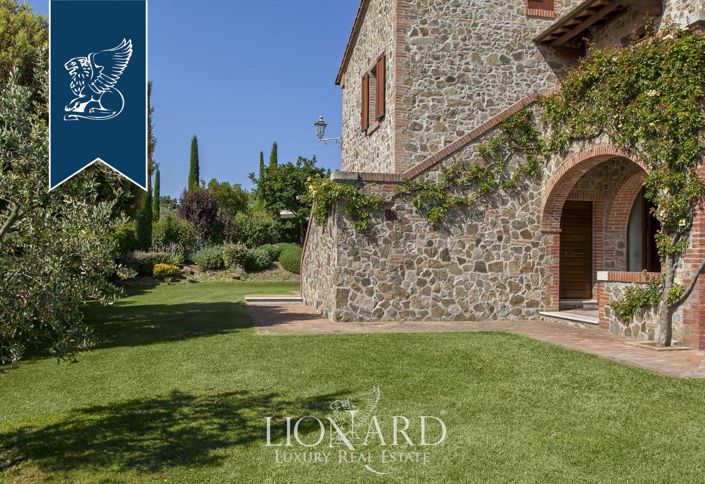 Image No.46-14 Bed Farmhouse for sale