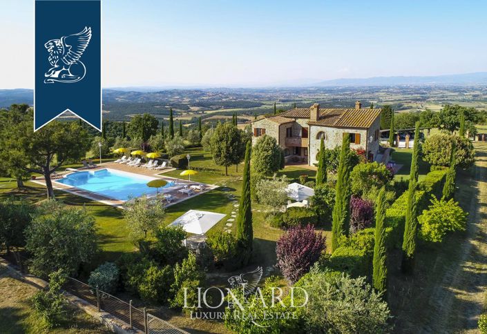 Image No.6-14 Bed Farmhouse for sale