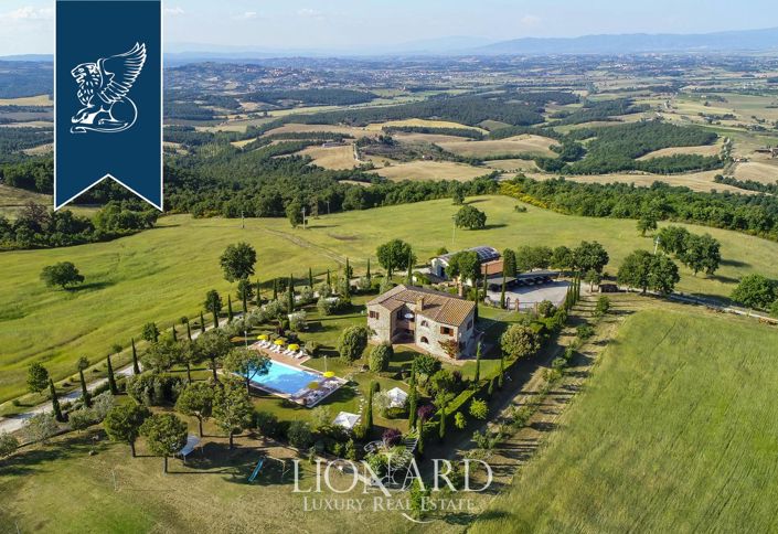 Image No.7-14 Bed Farmhouse for sale