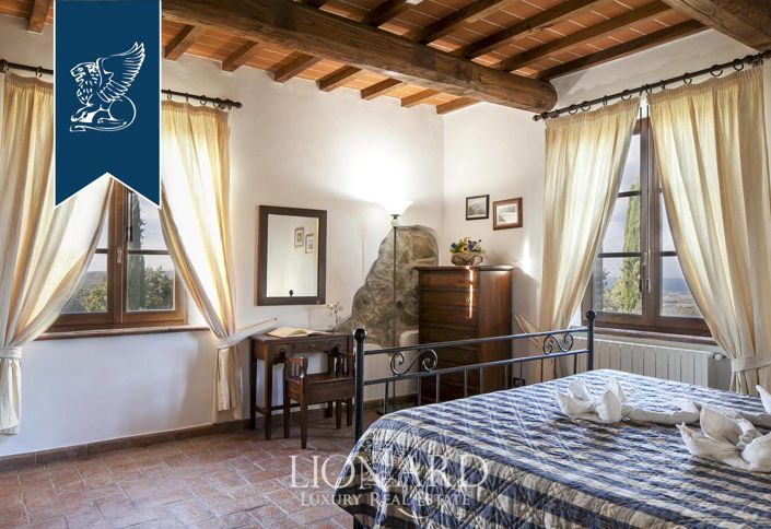 Image No.72-14 Bed Farmhouse for sale