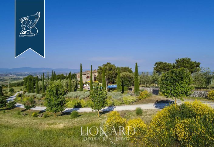 Image No.8-14 Bed Farmhouse for sale