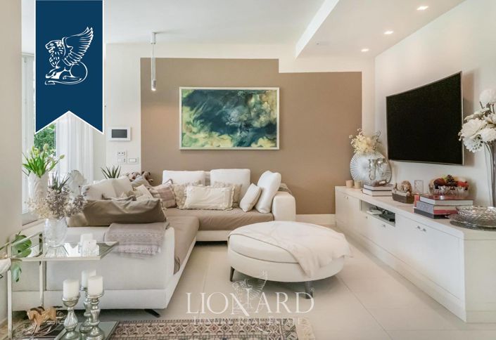 Image No.9-5 Bed Villa for sale