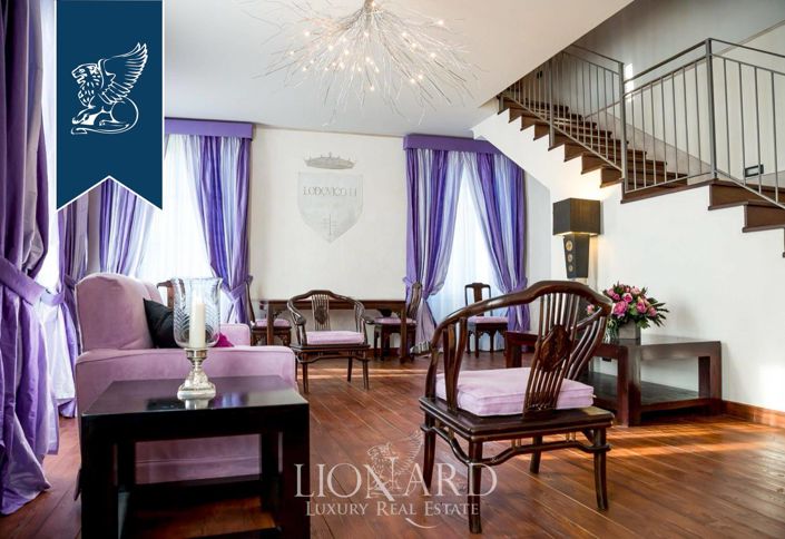 Image No.17-10 Bed Property for sale