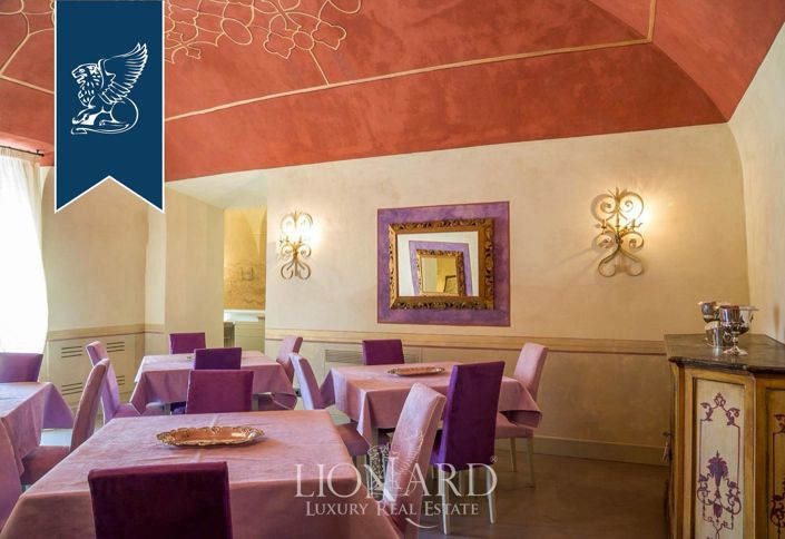 Image No.19-10 Bed Property for sale