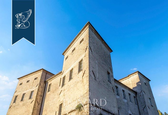 Image No.4-10 Bed Property for sale