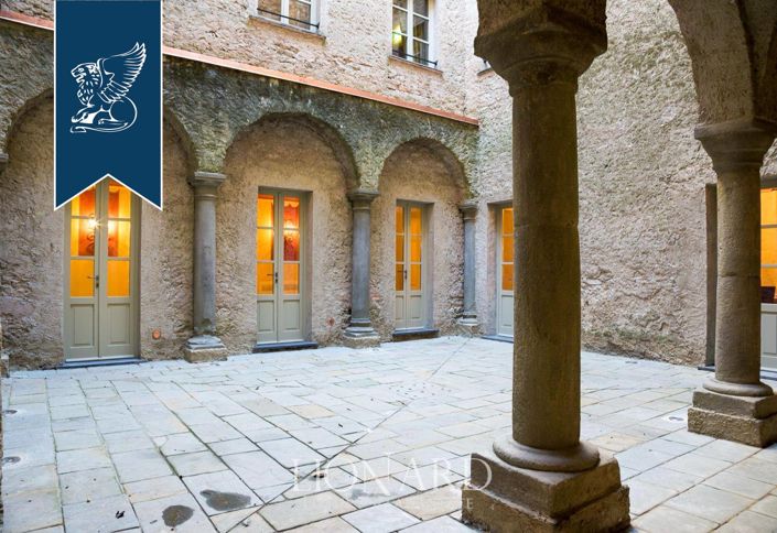 Image No.7-10 Bed Property for sale