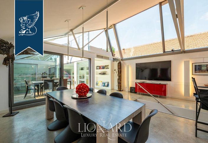 Image No.17-7 Bed Flat for sale