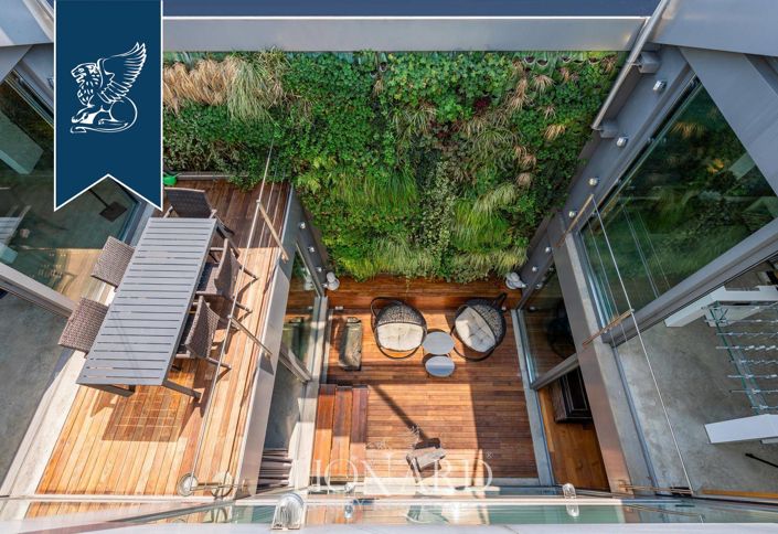 Image No.20-7 Bed Flat for sale