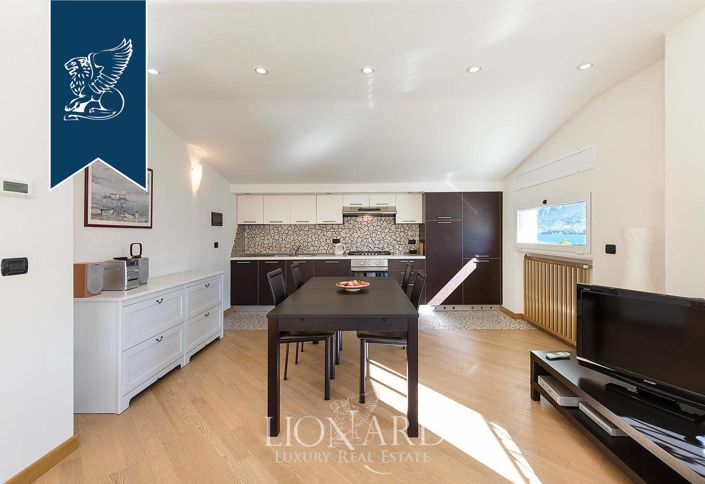 Image No.10-8 Bed Villa for sale