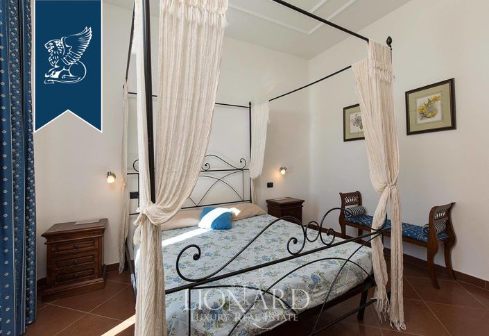 Image No.35-8 Bed Villa for sale