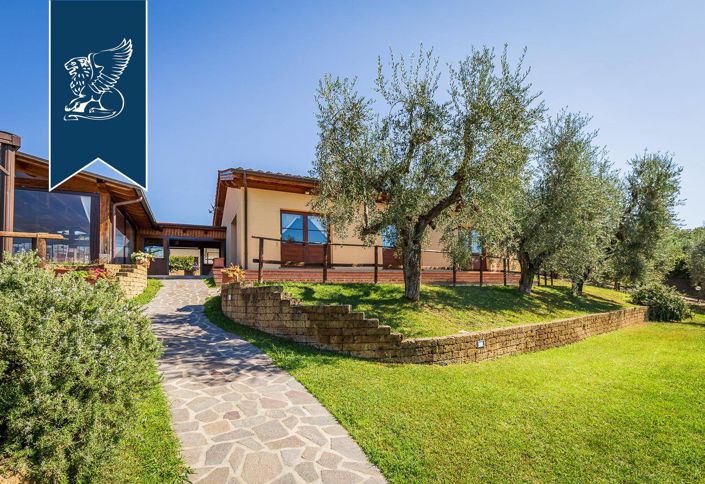 Image No.20-6 Bed Farmhouse for sale