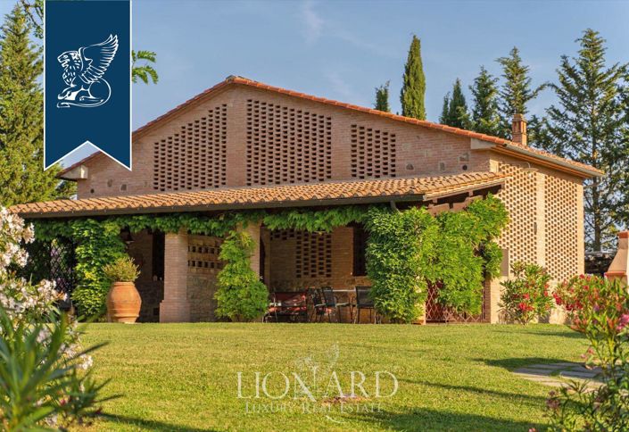 Image No.10-14 Bed Farmhouse for sale