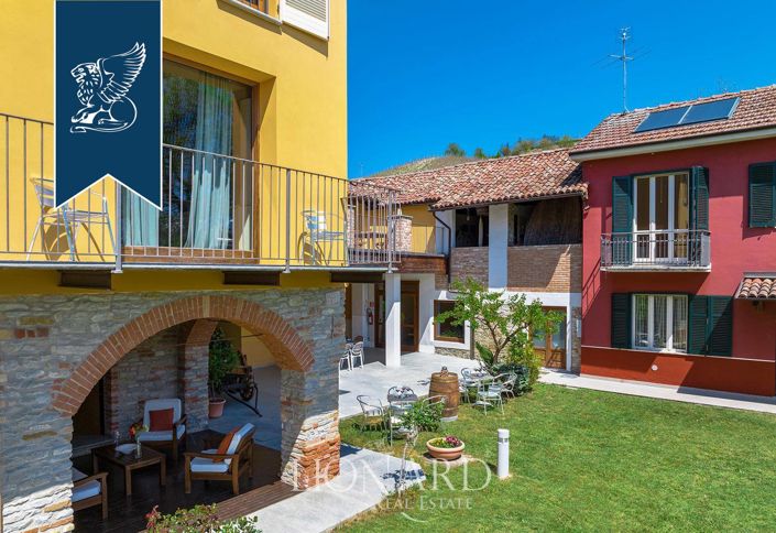 Image No.12-6 Bed Farmhouse for sale