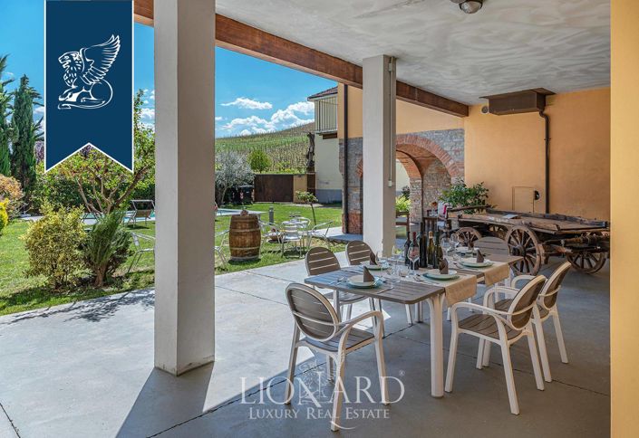 Image No.15-6 Bed Farmhouse for sale