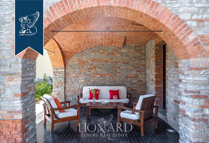 Image No.17-6 Bed Farmhouse for sale