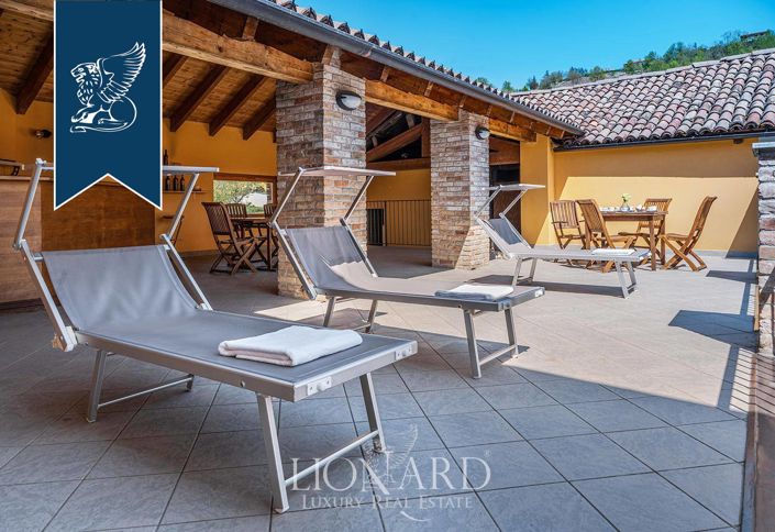 Image No.25-6 Bed Farmhouse for sale