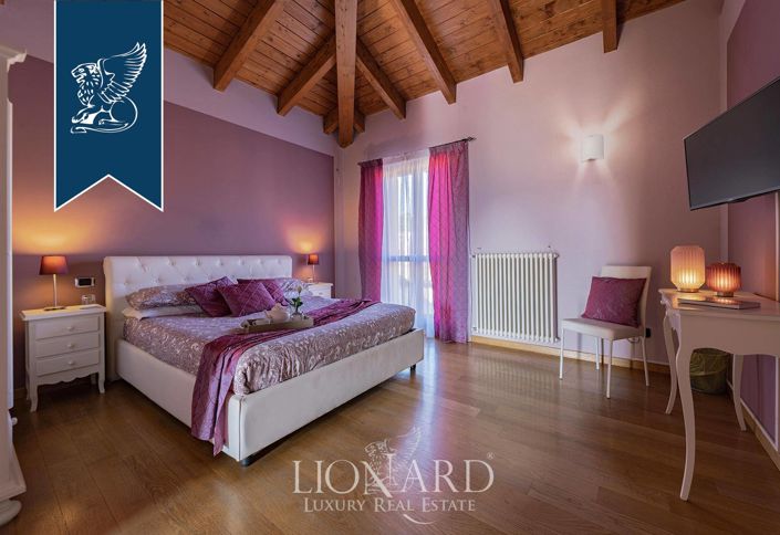 Image No.35-6 Bed Farmhouse for sale