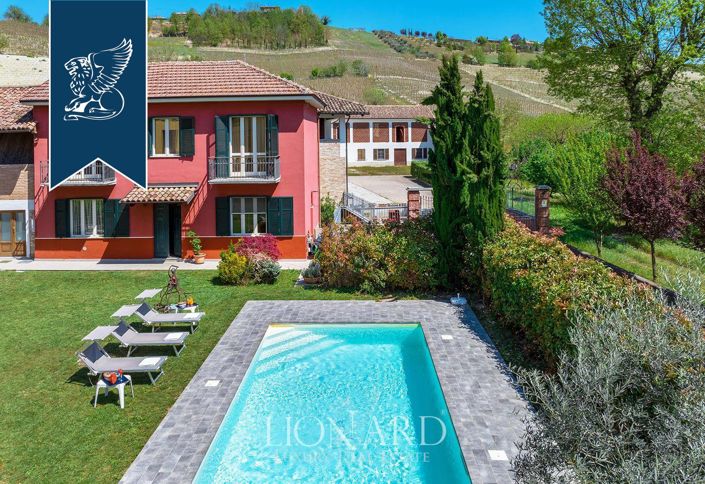 Image No.8-6 Bed Farmhouse for sale