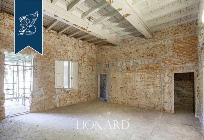 Image No.19-15 Bed Property for sale