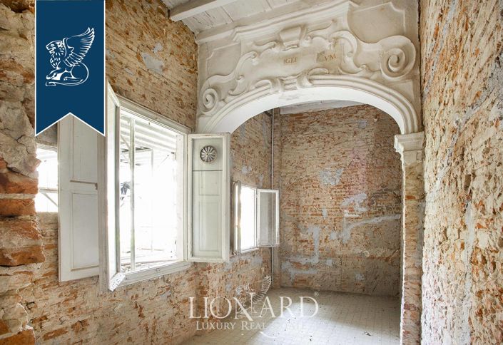 Image No.21-15 Bed Property for sale