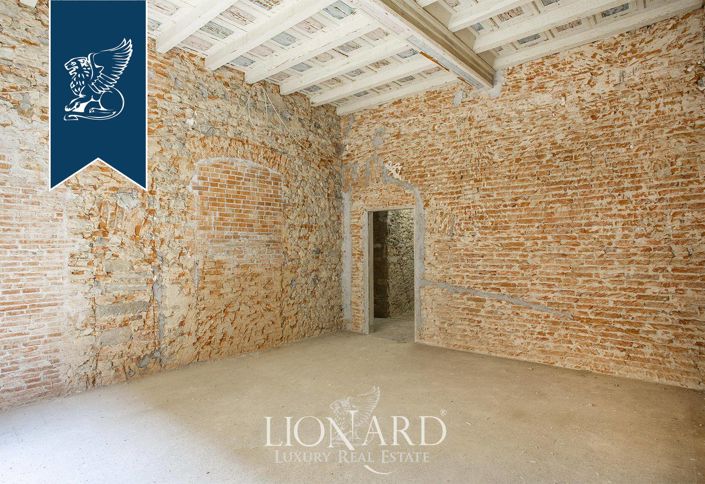 Image No.23-15 Bed Property for sale