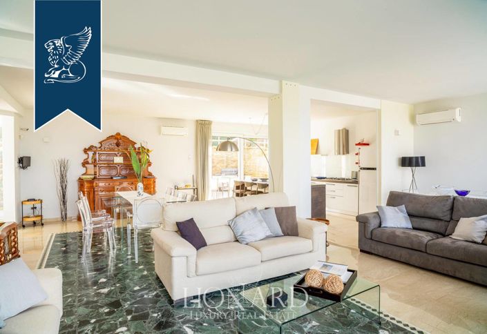 Image No.9-5 Bed Villa for sale