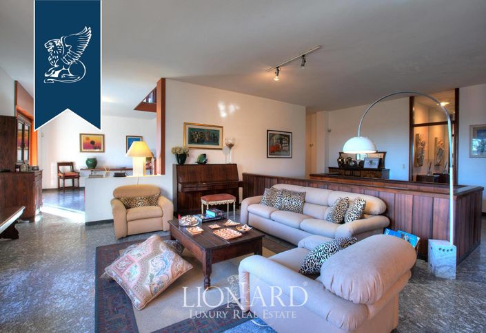 Image No.6-8 Bed Villa for sale